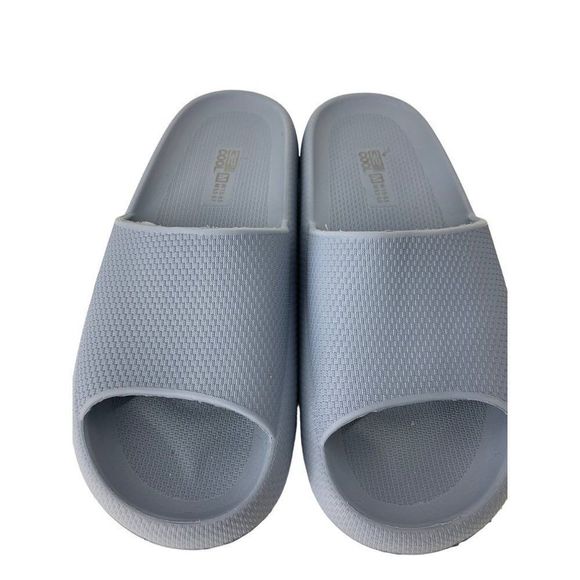 Women’s 32° Cool Grey Costco Slides extremely small probably like a size small 5 - Picture 1 of 8